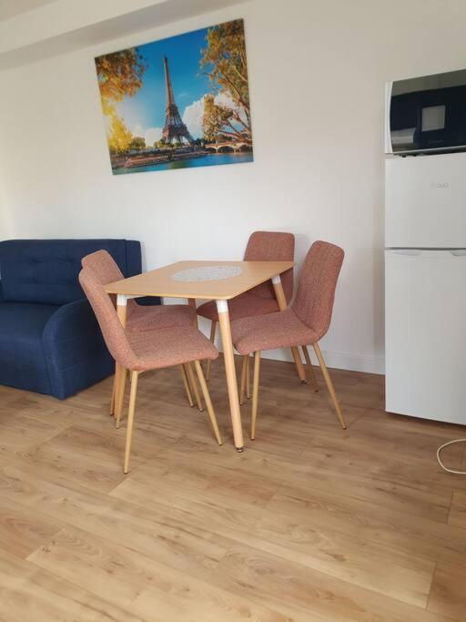 סן סיפריאן Studio Equipe Et Meuble St Cyprien מראה חיצוני תמונה